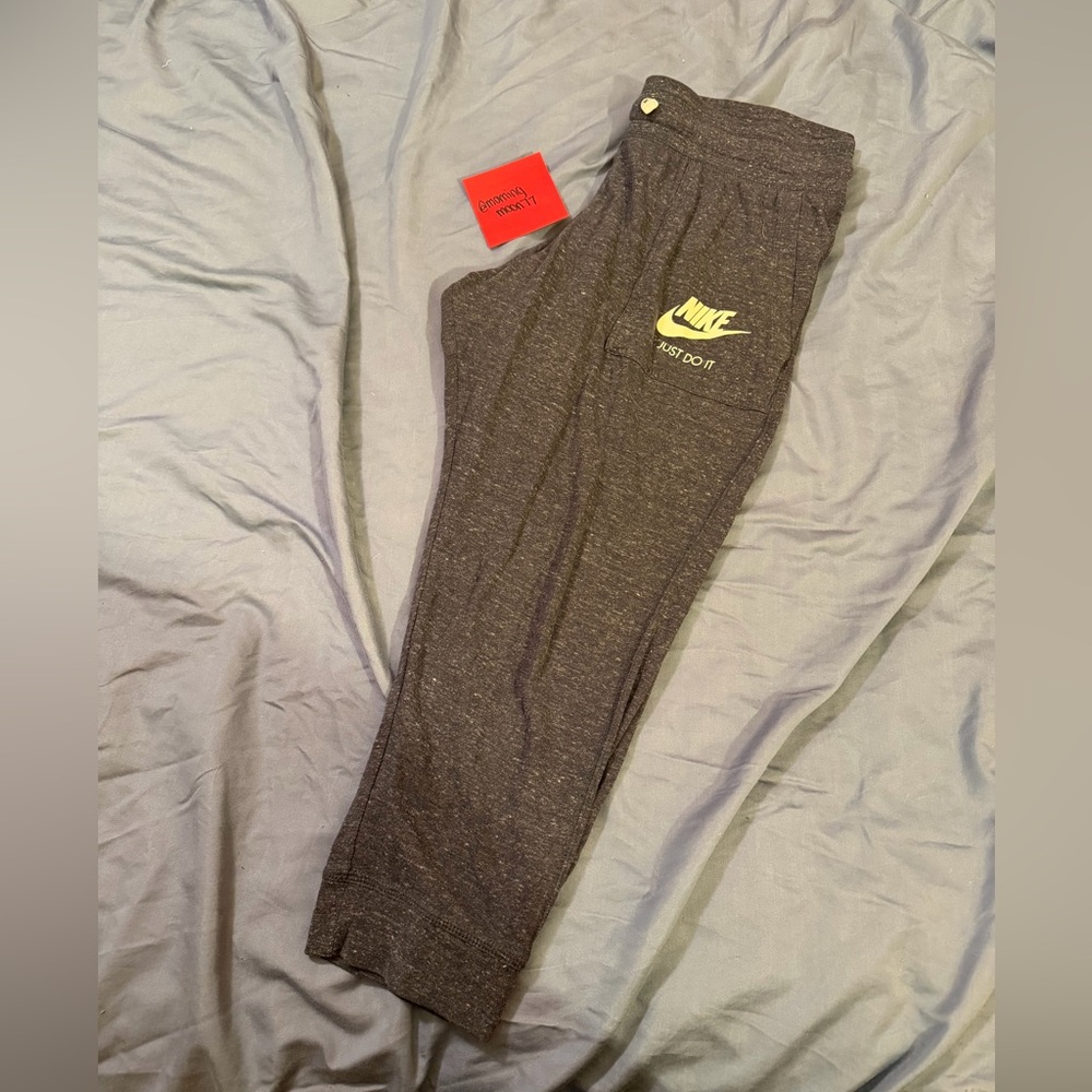 Nike Women’s 3/4 Jogger Pants